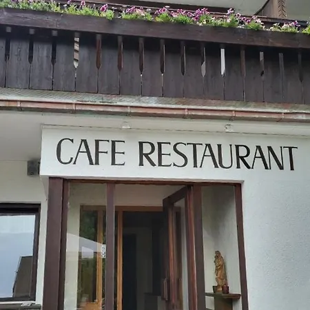 & Restaurant Batzenhaeusl فندق إنسبروك