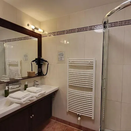 Otel Batzenhaeusl Tirol 4*