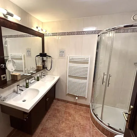 & Restaurant Batzenhaeusl Otel