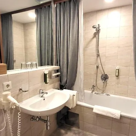 & Restaurant Batzenhaeusl Otel İnnsbruck