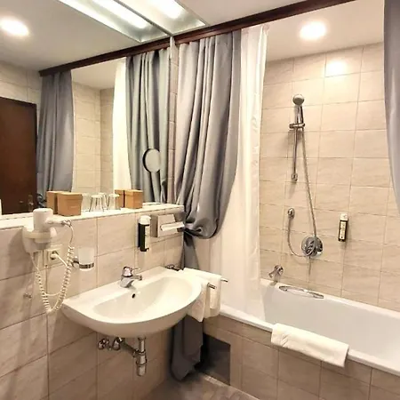 & Restaurant Batzenhaeusl 4* İnnsbruck