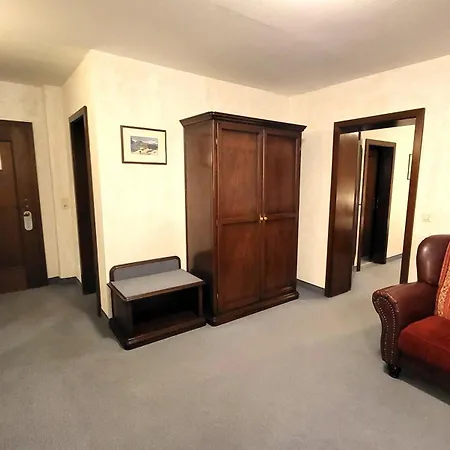 & Restaurant Batzenhaeusl فندق 4*