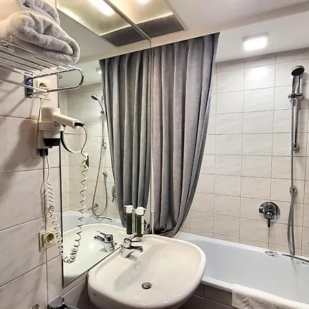 & Restaurant Batzenhaeusl Otel İnnsbruck