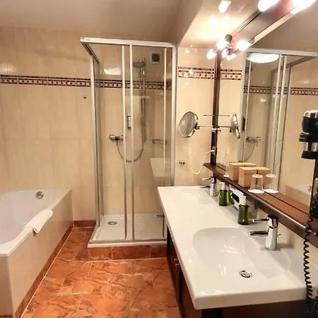 & Restaurant Batzenhaeusl 4*