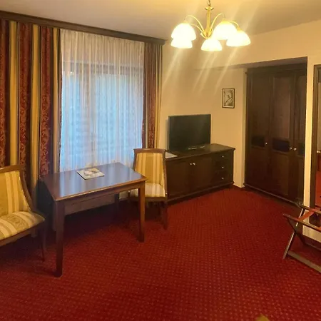 Hotell Hotel-restaurant Batzenhaeusl 4*
