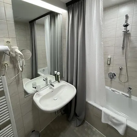 & Restaurant Batzenhaeusl Innsbruck