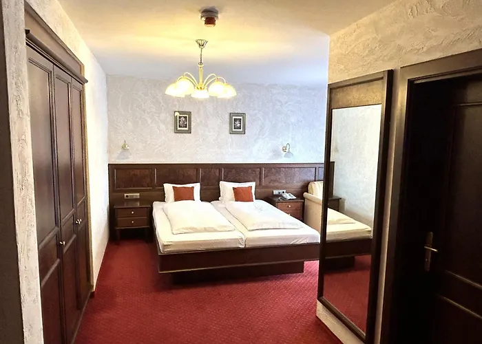 & Restaurant Batzenhaeusl Hotel Innsbruck